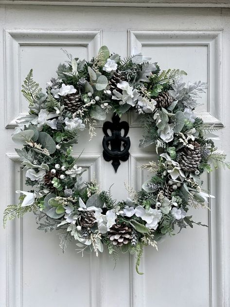 Christmas Wreaths White And Silver, White Christmas Wreaths For Front Door, Scandi Wreath, Snowy Christmas Decor, White And Silver Christmas Wreath, Pine Christmas Wreath, Homemade Christmas Wreaths, Wreaths Videos, Silver Wreath