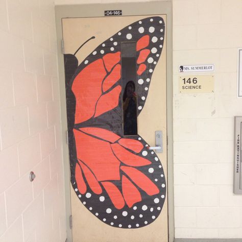 Flower and butterfly themed classroom Butterfly Classroom Decor, Butterfly Door Decorations Classroom, Butterfly Classroom Door, Insects Theme Classroom, Butterfly Wall Decor Diy, Bird Classroom Decor, Butterfly Classroom Theme, Butterfly Classroom, Butterflies Classroom