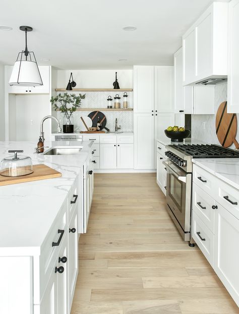 White Wood Paneling, Beautiful White Kitchens, Two Tone Kitchen Cabinets, White Oak Hardwood Floors, White Shaker Cabinets, Two Tone Kitchen, White Subway Tiles, Oak Hardwood Flooring, White Marble Countertops