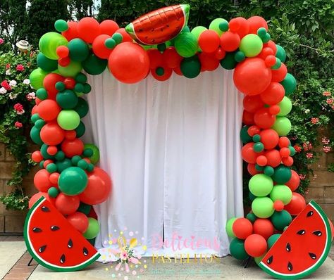 Watermelon Baby Shower Ideas, Baby Shower Picture Backdrop, Watermelon Birthday Party Decorations, Watermelon Party Theme, Watermelon Birthday Party Theme, Watermelon Party Decorations, Party Watermelon, Tutti Frutti Birthday Party, Baby Shower Watermelon