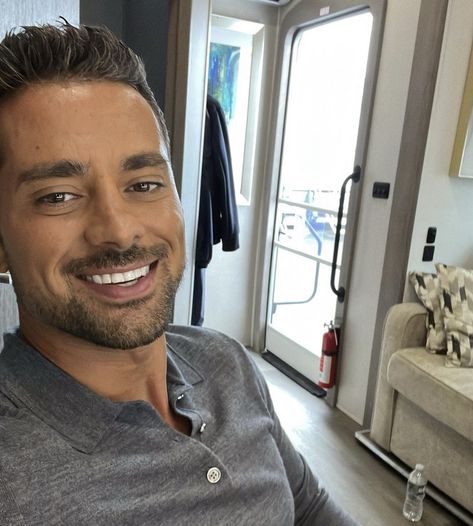 J R Ramirez, All Things Work Together, Netflix Streaming, Men's Wardrobe, Hottest Celebrities, Beautiful People, Eye Candy, Mirror Selfie, Candy