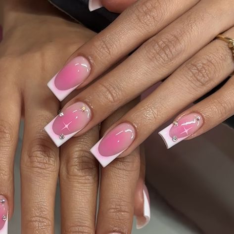 A good french with Aura 💖✨ French Aura Nails, Aura Nails With French Tips, Aura French Nails, French Tip Aura Nails, Aura French Tip Nails, French Top, Black French Tips, Blue Aura, White French Tip