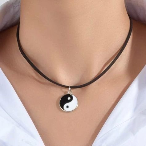 Crow Ideas, Yin And Yang Necklace, Ying Yang Necklace, Yin Yang Jewelry, Mens Accessories Necklace, Yin Yang Necklace, Yin And Yang, Ying Yang, Necklace Black