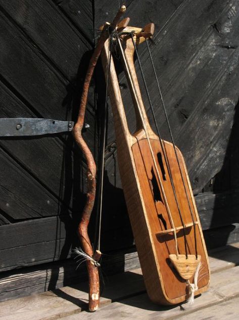 Homemade Musical Instruments, Making Musical Instruments, Hammered Dulcimer, Diy Instruments, Folk Instruments, Stringed Instruments, Musical Art, Folk Music, String Instruments