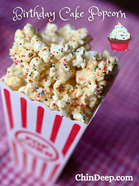 Popcorn Recipes Chocolate, Cake Popcorn, Birthday Cake Popcorn, Birthday Popcorn, Popcorn Cake, Puppy Chow Recipes, Popcorn Treats, Popcorn Recipe, Wedding Cake Flavors