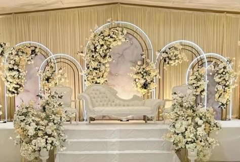 Weeding Stages Decoration Simple, Wedding Reception Stage Ideas, Marriage Reception Stage Decorations, Wedding Reception Stage Decorations, Wedding Decor Ideas Receptions, Wedding Backdrop Indoor, Reception Stage Decoration Backdrops, Wedding Reception Ideas Indoor Elegant, Diy Wedding Arches