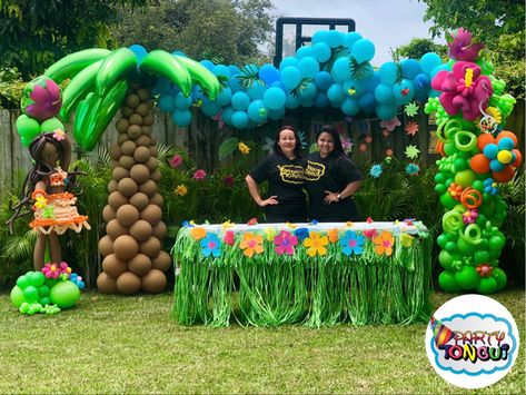 Luau Balloon Column, Moana Balloon Arch, Luau Balloon Arch, Balloon Arch Ideas, Moana Party Decorations, Kids Luau, Balloon Arch Decorations, Party Decorations Balloons, End Of Year Party