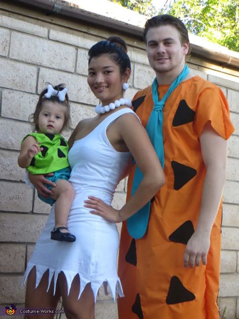 Family Halloween Costumes That Prove Dressing Up Is Not Just Child's Play | HuffPost Life Flintstone Family, Pebbles Costume, Halloween Costumes For 3, Masks Diy, Games Diy, The Flintstones, Halloween Recipe, Funny Couple, Crafts Halloween