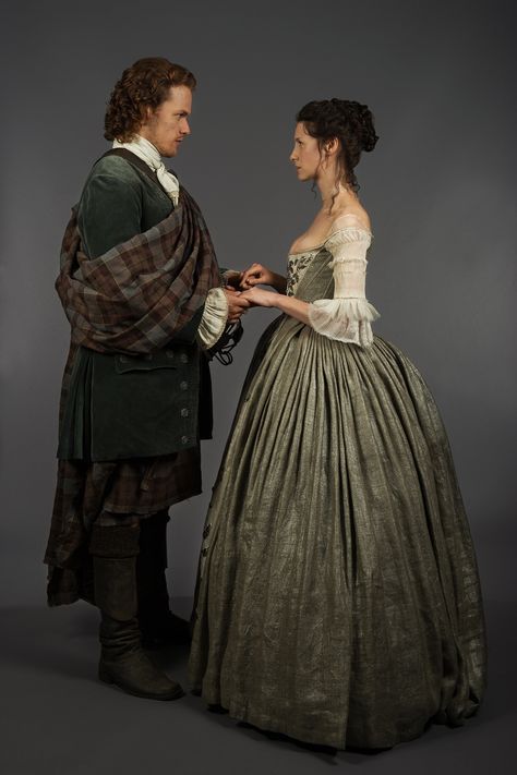 claire outlander wedding | ... ‘Outlander’ Episode 107, “The Wedding” | Outlander TV News Jamie Alexander, Scottish Costume, Claire Outlander, Outlander Wedding, Terry Dresbach, Gabaldon Outlander, Outlander Costumes, Diana Gabaldon Outlander Series, Outlander Claire