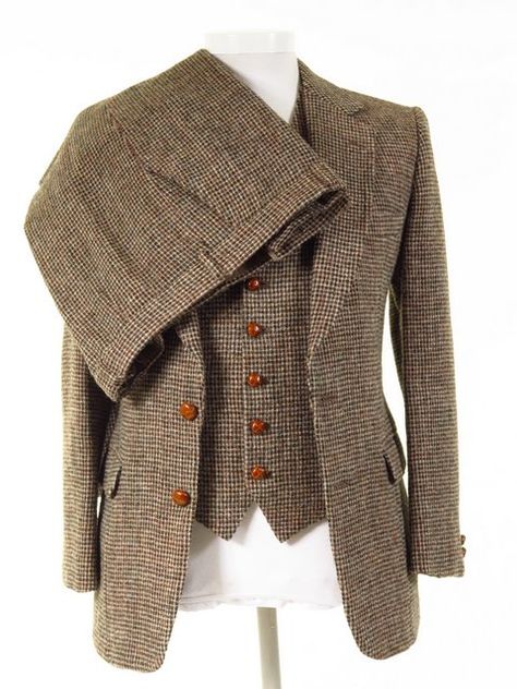 Harris Tweed Suit, Mens Tweed Suit, Vintage Suit Men, Designer Suits Online, Tweed Overcoat, Tweed Outfit, Retro Suits, Harris Tweed Jacket, Suit Styles