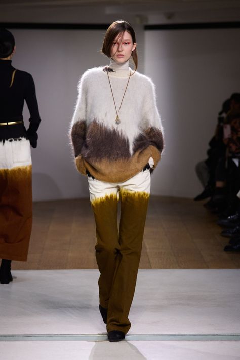 Mame Kurogouchi Fall 2024 Ready-to-Wear Runway, Fashion Show & Collection Review [PHOTOS] Mame Kurogouchi, Show Collection, Autumn Style, Fashion Show Collection, Fall 2024, Winter Looks, Knitting Designs, New York Fashion Week, New York Fashion