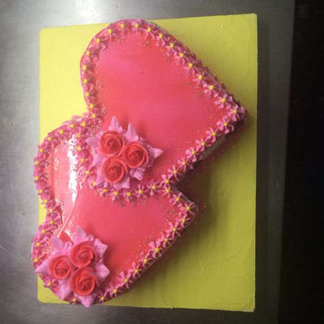 Double Heart Cake, Cake Numbers, Heart Cake Designs, Vintage Cake Decorating, Heart Cake Design, Valentines Cakes, Heart Strawberry, Vintage Heart Cake, Heart Birthday Cake