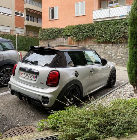 Mini Cooper Sd, Mini Cooper Models, Country Man, Girl Apartment, Prettiest Celebrities, Dream Cars Mercedes, Luxury Garage, Getaway Car, Mini Countryman