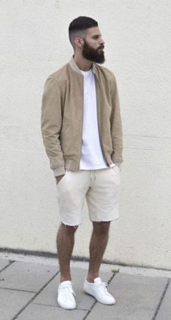 Men Dressing, Minimalism Fashion, Men's Summer Outfit, Style Masculin, Famous Outfits, Mens Summer Outfits, Best Dressed Man, Man Clothing, Beige Shorts