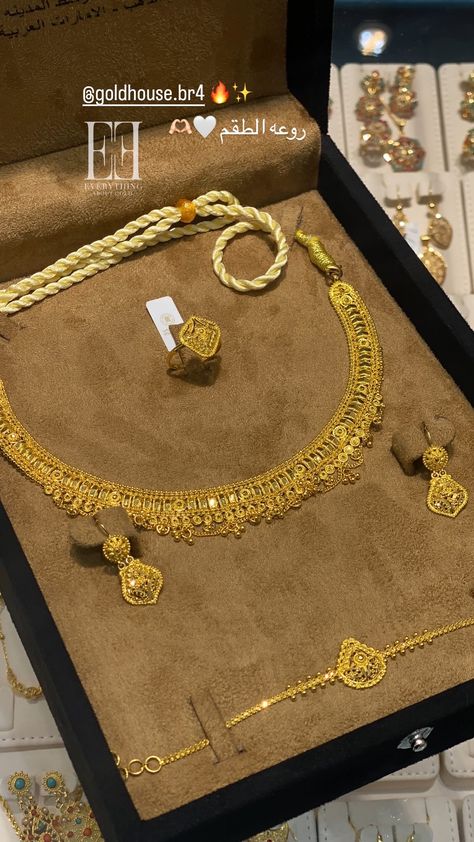 Unique Gold Jewelry, Unique Gold Jewelry Designs, Gold Jewelry Designs, Delicate Gold Jewelry, Bridal Necklace Designs, Gold Jewels Design, New Gold Jewellery Designs, Modern Gold Jewelry, Gold Bridal Jewellery