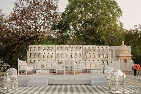 “Where love takes center stage amidst ethereal white hues. 🕊️ #IndianWedding Wedding planing & Design : @theshaadiknot_ Decor: @desertpearlentertainment Pc : @karmaproduction_india #MandapBliss #TimelessElegance” Indian Wedding Seating, Weddings 2024, Design For Wedding, Wedding Stage Design, Stage Decor, Plane Design, Stage Backdrop, Lounge Design, Event Inspiration