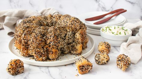 Savory Monkey Bread, Bagel Bar, Monkey Bread Recipe, Bagel Toppings, Everything Bagel Seasoning, Bread Starter, Bagel Seasoning, Unique Breakfasts, Buttery Biscuits