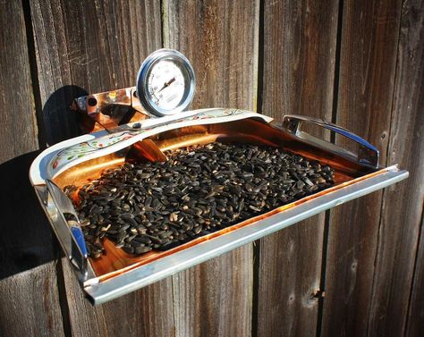 Repurposed / Upcycled Bird Feeder Dust Pan Platform Bird Feeder, Butterfly Feeder, Bird Feeder Plans, Vintage Thermometer, Homemade Bird Feeders, Garden Globes, Diy Bird Feeder, Diy Birds, Dust Pan