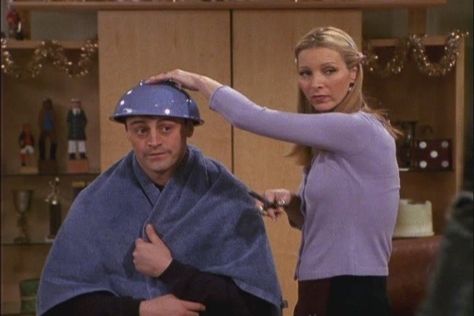 Phoebe and Joey were the real definition of relationship goals. | 19 Times Phoebe And Joey Were Actual Relationship Goals Joey And Phoebe, Joey Friends, Tv Outfits, Lisa Kudrow, Friends Scenes, Friends Style, Friends Cast, Friends Season, Joey Tribbiani