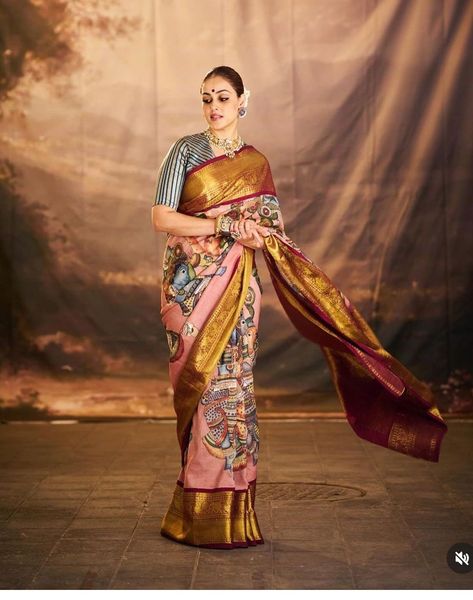 Genelia Deshmukh, Saree Blouse Styles, Genelia D'souza, Nauvari Saree, Stylish Actresses, Saree Draping Styles, Festival Attire, Saree Jewellery, Kalamkari Saree