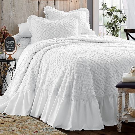 Modern Rustic Kitchen Decor, Ruffle Bedspread, Modern Rustic Kitchen, White Bedspreads, Kitchen Decor Inspiration, Queen Bedspread, Country Door, Shabby Chic Bedding, Chenille Bedspread