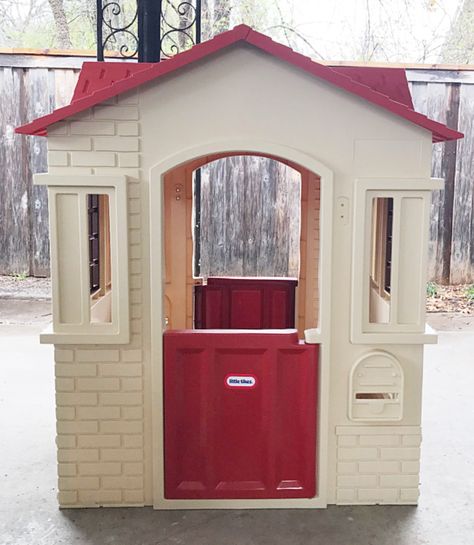 Easy DIY Playhouse Ideas - Thistlewood Farm Inside Playhouse Ideas, Little Tikes Playhouse Makeover, Inside Playhouse, Cozy Coupe Makeover, Cape Cottage, Plastic Playhouse, Playhouse Furniture, Playhouse Ideas, Cottage Makeover