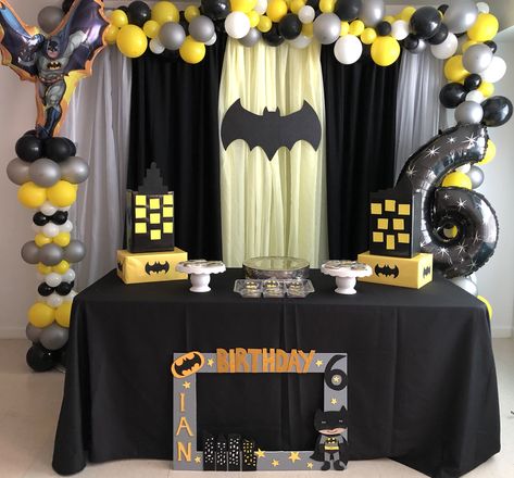 Batman birthday party Batman Party Foods, Batman Party Favors, Batman Theme Party, Batman Party Supplies, Batman Party Decorations, Batman Themed Birthday Party, Lego Batman Birthday, Batman Birthday Cakes, Theme Bapteme