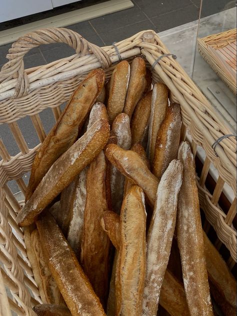 French Baguette Aesthetic, Baguette Aesthetic, Baguette Basket, Bread Aesthetic, Paris Mood, Paris Baguette, Baguette Bread, Bakery Decor, French Baguette