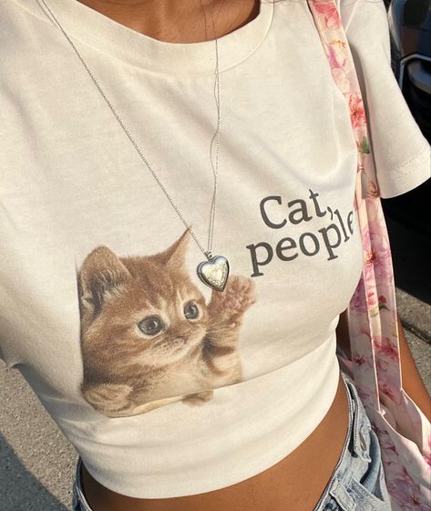 Tees Aesthetic, Silly Shirt, Pet Style, Y2k Baby Tee, Easy Trendy Outfits, Cute Fit, Logo Tees, Knitting Designs, Cute Casual Outfits