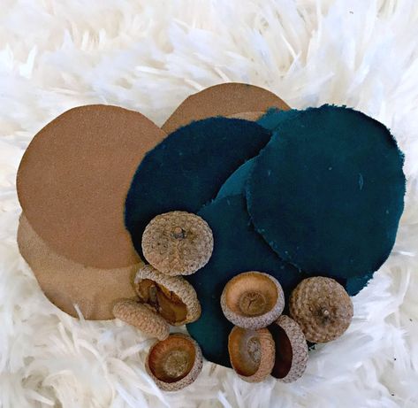 Velvet Acorns Diy, Velvet Crafts Ideas, Fall Felt Crafts, Velvet Acorn, Acorn Caps, Acorn Earrings, Central Park New York City, Acorn Crafts, Thanksgiving Tablescape