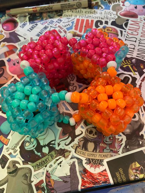 A Kandi shaker cuff. It is four 3D shaker cubes tied together into a bracelet! Kandi Shaker Cube, Kandi Square, Kandi Tie, Kandi Charms, 3d Kandi Cuff, Rey Salomon, Kandi Inspo, Diy Kandi Bracelets, Diy Kandi