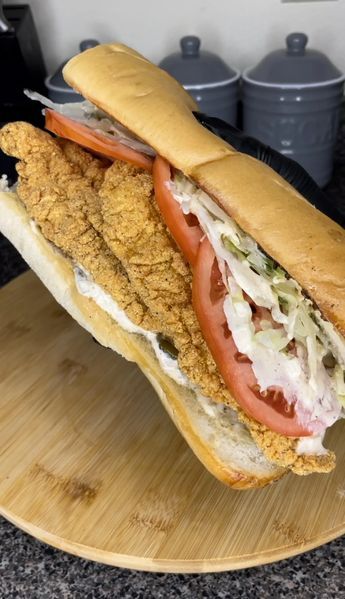 Catfish Po Boy Fried Catfish Recipes, Catfish Recipes, Sandwhich Recipes, Best Sandwich Recipes, Fish Dinner Recipes, Fried Catfish, Fish Dinner, Interesting Food, Seafood Dinner