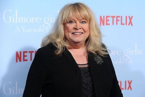 #SallyStruthers #SallyStruthersAge #Family #Wiki #NetWorth Edith Bunker, Sally Struthers, All In The Family, Gilmore Girls, Net Worth, United States, Actresses, Actors, Celebrities