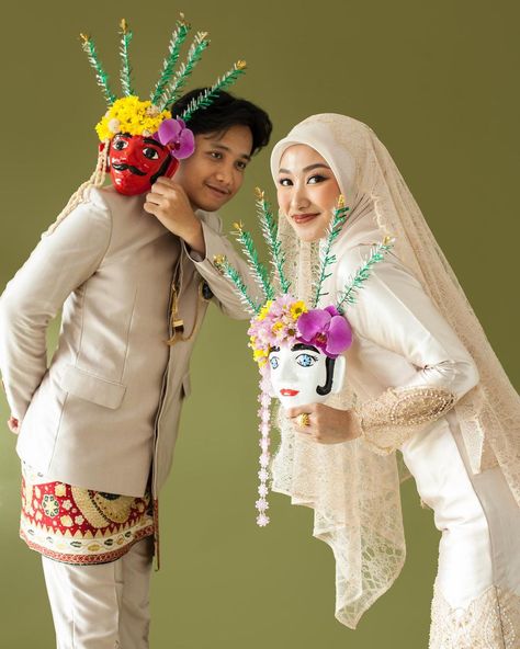 Betawi Wedding, Dress Akad, Asia Outfit, Indonesia Traditional Clothes, Ide Prewedding, Foto Ootd, Indonesia Traditional, Prewedding Ideas, Indonesian Culture