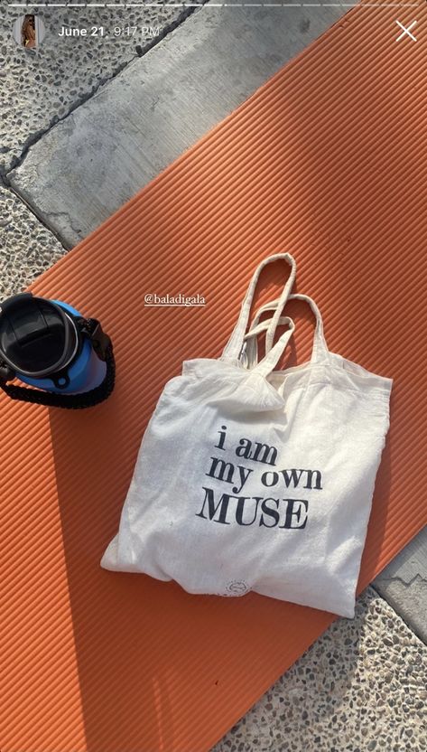 Tote Bag Picture Ideas, Tote Bag Photoshoot Ideas, Tote Bag Product Photography, Tote Bag Photography Ideas, Tote Bag Design Ideas Aesthetic, Yoga Instagram Story, Tote Bag Photoshoot, Aesthetic Tote Bag Design, Tote Bag Photography