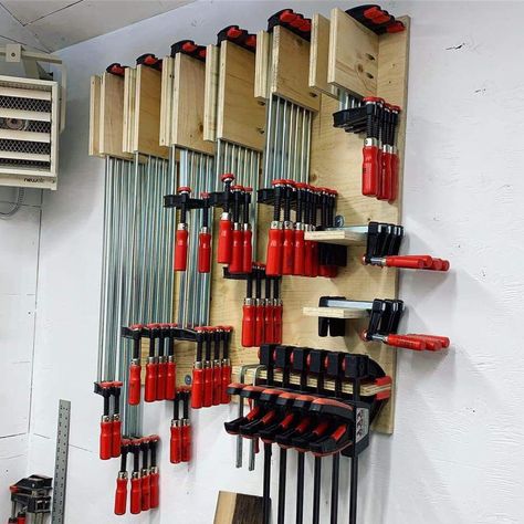 Small Woodworking Shop Ideas, Clamp Rack, Clamp Storage, Garage Organization Tips, Garage Organisation, Garage Workshop Organization, Workshop Layout, Woodworking Tools Storage, Garage Tool Storage