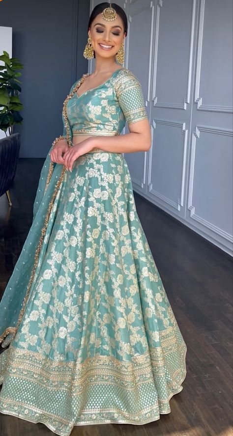 Simple Lehenga, Latest Bridal Lehenga, Indian Outfits Lehenga, Wedding Lehenga Designs, Lehenga Designs Simple, Indian Bride Outfits, Lehnga Dress, Half Saree Designs, Indian Dresses Traditional