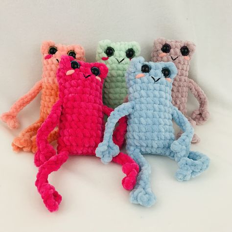 Long Leg Frog Crochet Pattern, Long Leg Frog Crochet Free Pattern, Crochet Long Leg Frog, Crochet Leggy Frog Free Pattern, Leggy Froggy Crochet Pattern Free, Crochet Vibes, Random Crochet, Frog Crochet, Felt Eyes