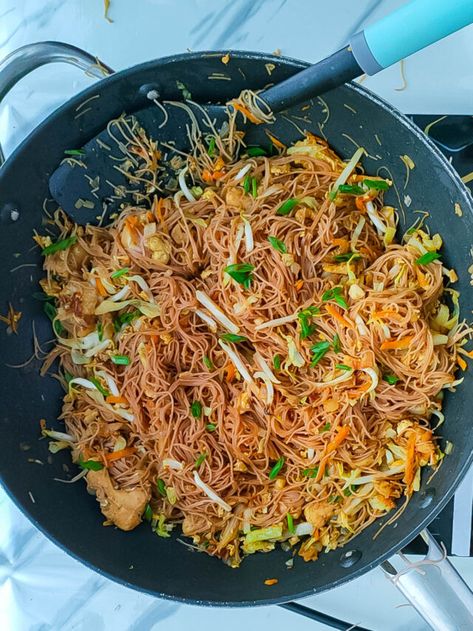 Street Noodles Recipe, Singapore Street Noodles Recipe, Singapore Street Noodles, Street Noodles, Singapore Noodles Recipe, Singapore Street, Singapore Noodles, Healthy Stir Fry, Winter Cooking