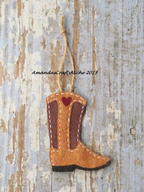 Southwestern Christmas Ornaments, Boot Ornament, Diy Felt Christmas Ornaments, Felt Boots, Western Crafts, Western Birthday, Convention Gifts, Felt Ideas, Christmas Felt