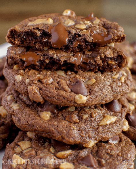 Chewy Chocolate Toffee Cookies are one of the best cookies you will ever eat! Fudgy and chewy, loaded with chocolate chips and crunchy Heath candy pieces! #cookies #chocolatecookie #toffeecookie #heathdessert #chocolatetoffeedessert #easydessert #bestchocolatecookie Heath Desserts, Heath Cookies, Chocolate Toffee Cookies, Heath Candy, Heath Bar Cookies, Toffee Dessert, Toffee Cookie Recipe, The Best Cookies, Toffee Cookies