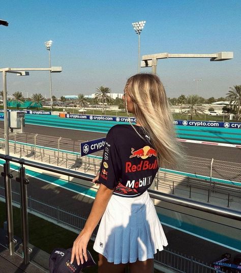 Race Event Outfit, Redbull Jacket Aesthetic, Austin Gp Outfits, Red Bull F1 Outfit, F1 Austin Outfit, F1 Gp Outfit, Red Bull Jacket Outfit, Miami Grand Prix F1 Outfit, F1 Race Aesthetic