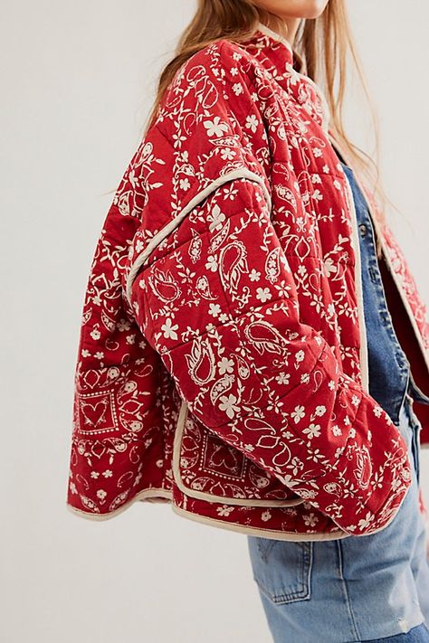 Stand out in this so special jacket featured in a slouchy, dolman-style silhouette and stunning floral print throughout designed to add the perfect touch to any look. * Dropped shoulders * Quilt-inspired fabrication * High-collar design | Chloe Jacket by Free People in Red, Size: L Quilt Jacket, Bandana Print, Collar Designs, Looks Style, Mode Inspiration, Mode Style, Quilted Jacket, Mode Outfits, Boho Outfits