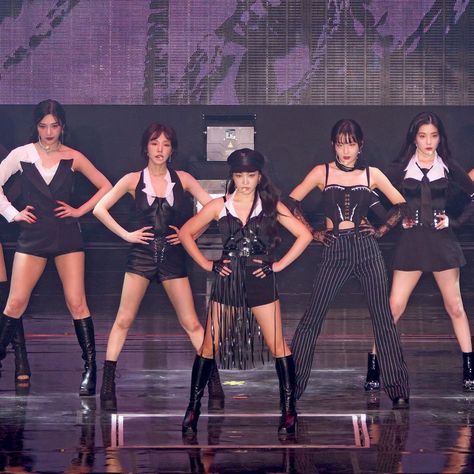 Red Velvet Outfit, Red Velvet Outfits, Kpop Concert Outfit, Baddie Style, Velvet Wallpaper, Concert Fits, Masquerade Ball, Red Outfit, Cultura Pop