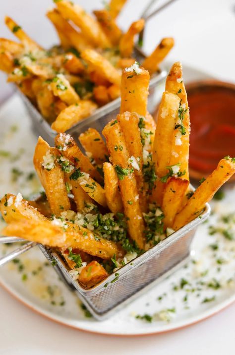 Crispy Garlic Parmesan Fries , The crispiest garlicky butter parmesan fries made at home and even better! The fries have that perfect crispy exterior and the most fluffy potato texture Yellow Potato Fries, Fancy French Fries, Fancy Fries, Best Homemade French Fries, Garlic Parmesan Fries, Crinkle Cut Fries, Parmesan Fries, Making French Fries, Homemade Fries