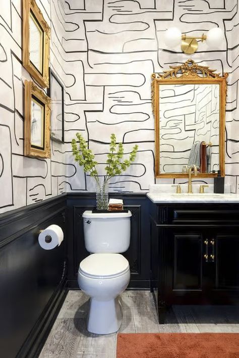 23 Budget-Friendly Vacation Rental Bathroom Decor Ideas - Wildheart Design Black And White Powder Room, Grey Powder Room, White Powder Room, Powder Room Redo, Luxury Hotel Bathroom, Wallpaper Powder Room, Rental Bathroom, Powder Room Makeover, Brown Bathroom