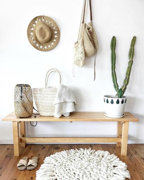 Coastal bohemian style entryway - The style we are heading towards. Farmhouse Mudroom Entryway, Mudroom Entryway Ideas, Bohemian Entryway, Boho Entryway, Farmhouse Mudroom, Boho Beach House, Mudroom Entryway, Coastal Interiors Design, Interior Home Decor