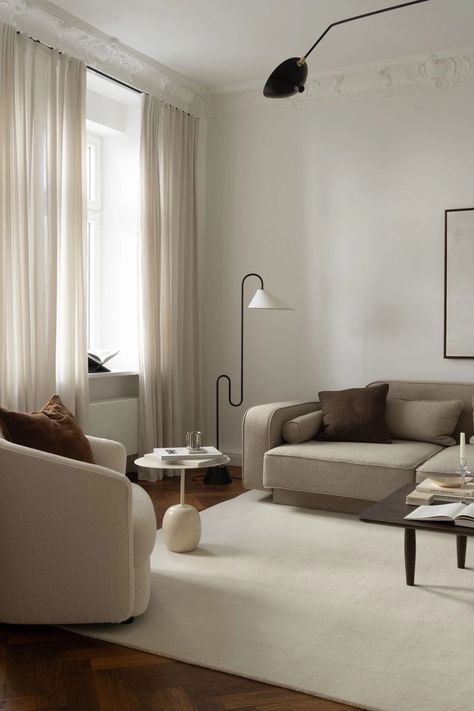 Living Room Danish Design, Classical Minimalist Interior, Minimal Style Home Interior Design, Clean Modern Interior, Minimal Interior Aesthetic, Classic Scandinavian Interior, Danish Living Room Aesthetic, Minimaluxe Interior, Copenhagen Living Room