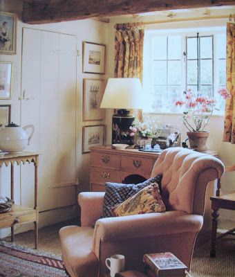 Sala Vintage, English Cottage Decor, English Country Style, Estilo Country, Cottage Living Rooms, Cottage Style Homes, English Cottage Style, Brown Furniture, Cottage Interiors