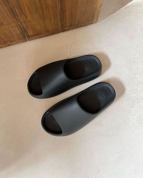 Diogo Valdivia on Instagram: "meh" Black Yeezy Slides, Uggs Slides, Black Yeezy, Yeezy Slides, Adidas Adilette, Slip On Sandal, Onyx, Slides, Slippers